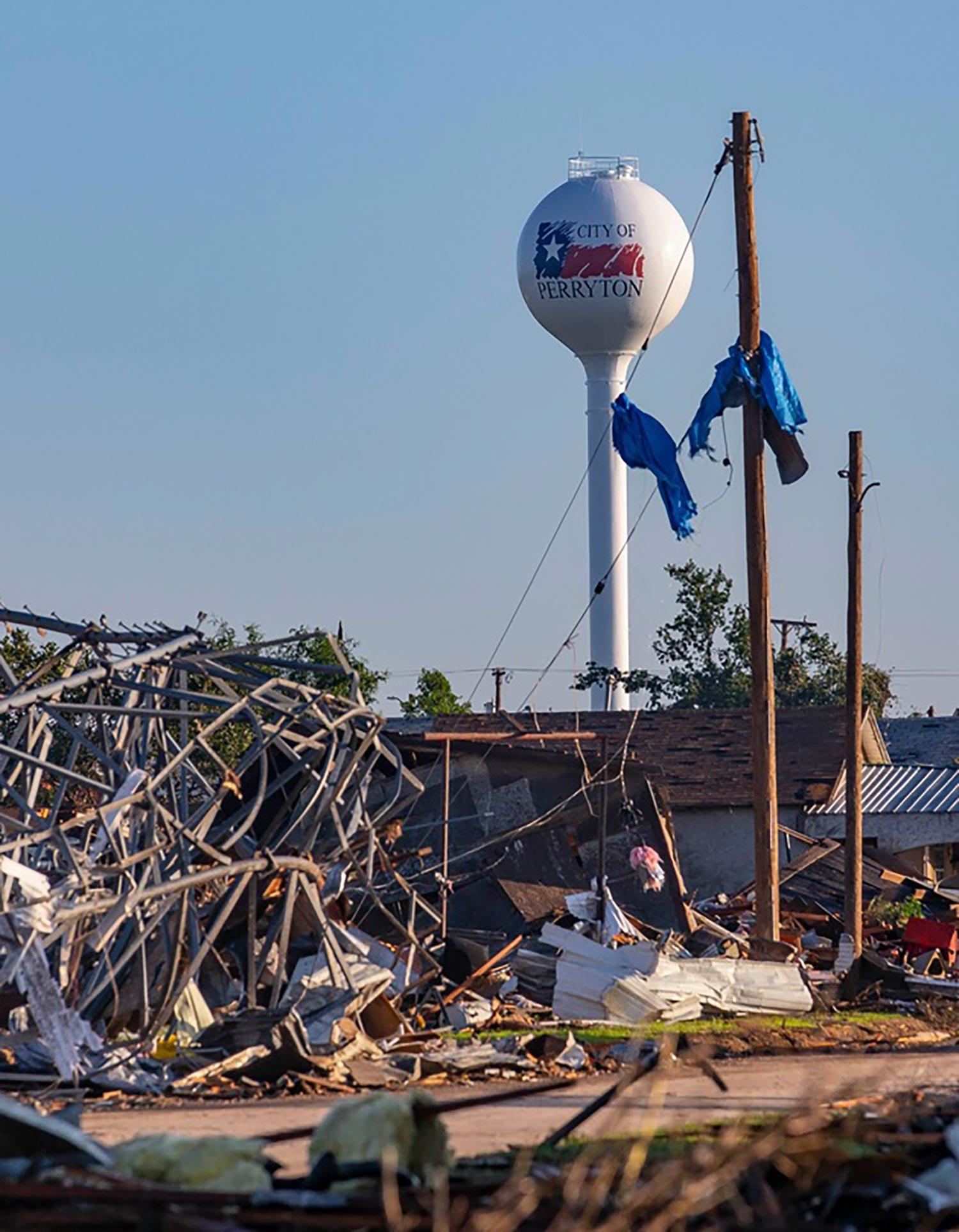 Panhandle town rubble after tornado hit