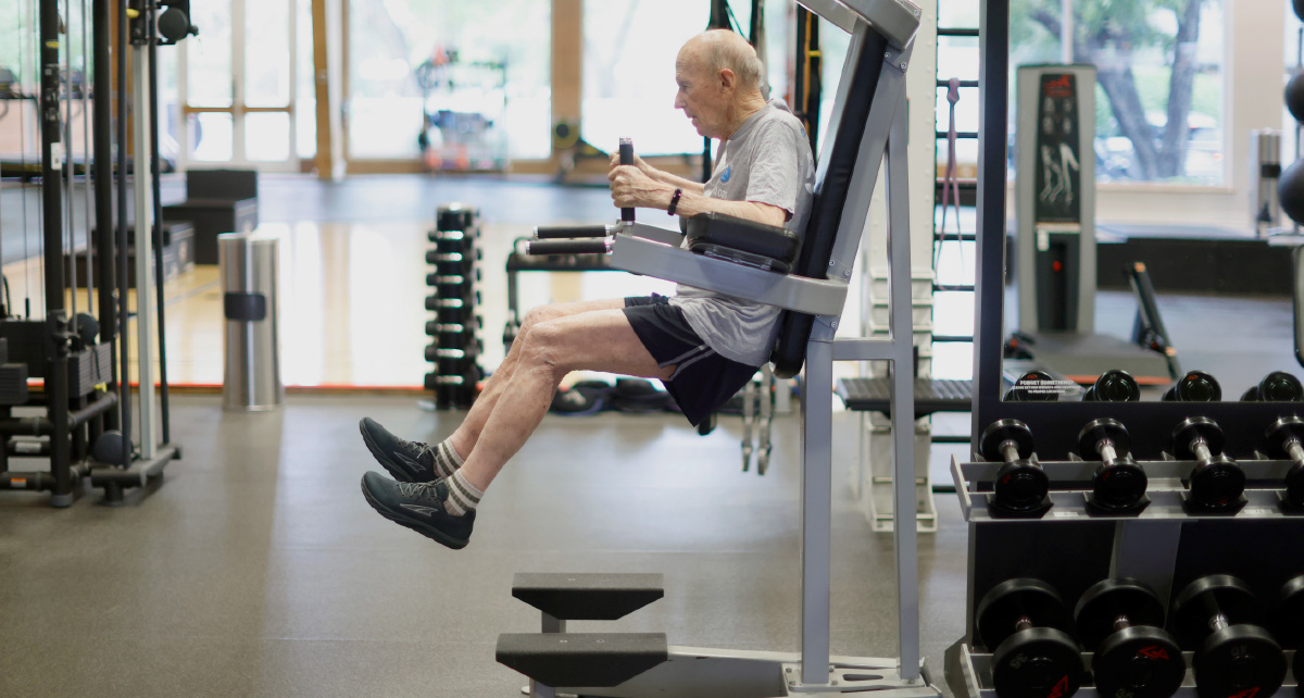 Kenneth doing leg lift core workout
